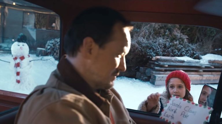 Dad Valiantly Tries To Deliver Daughter’s Letter To Santa In Touching Christmas Ad
