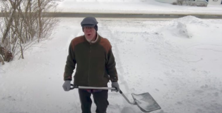 71-Year-Old Man’s Method For Shoveling Snow Teaches People A Few New Tricks