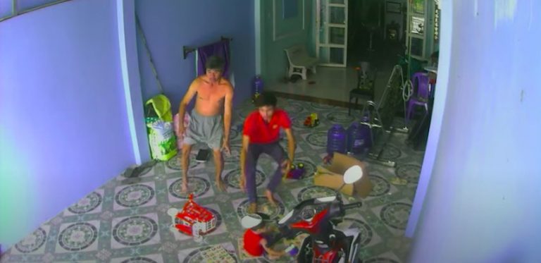 King Cobra Tries To Pursue Child Inside Home But Grandfather Sounds Alarm