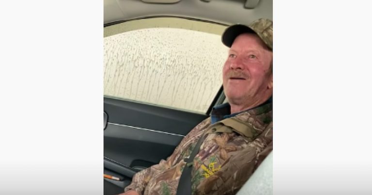 Dad’s Delightful Reaction To His First Time At Car Wash