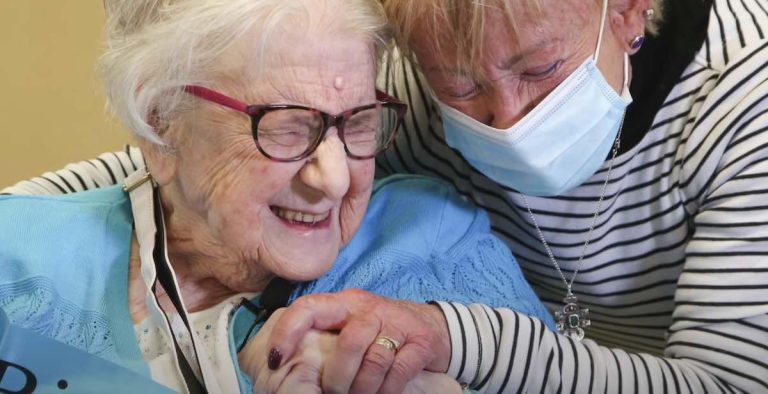 80-Year-Old Meets Her 98-Year-Old Birth Mother For The Very First Time