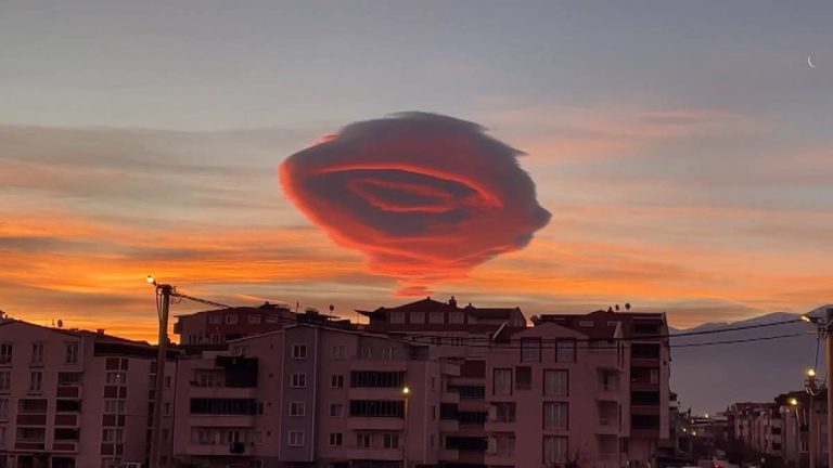 unusual cloud over Turkey