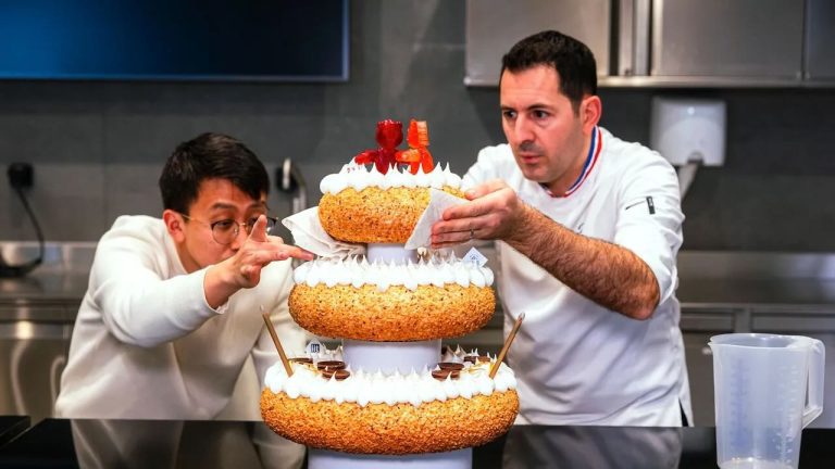Robotic Wedding Cake Features Edible Dancing Gummy Bears and Chocolate-Powered Lights