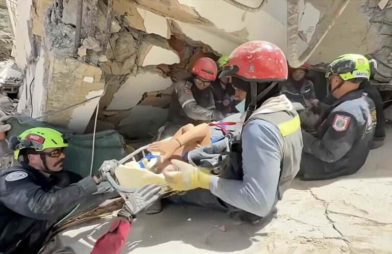 Rescuers Pull Mother and Baby Alive From Venezuela Quake Rubble